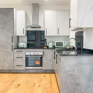 Heathrow Airport By Elegance Living Apartment
