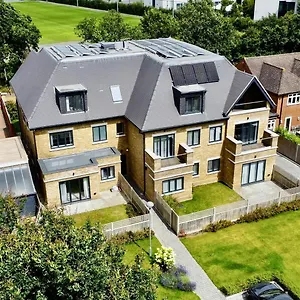 172-174 Wood Lane Apartment