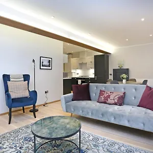 newly-refurbished-apartment-on-the-historic-royal-mile.edinburghhotelsuk.org/