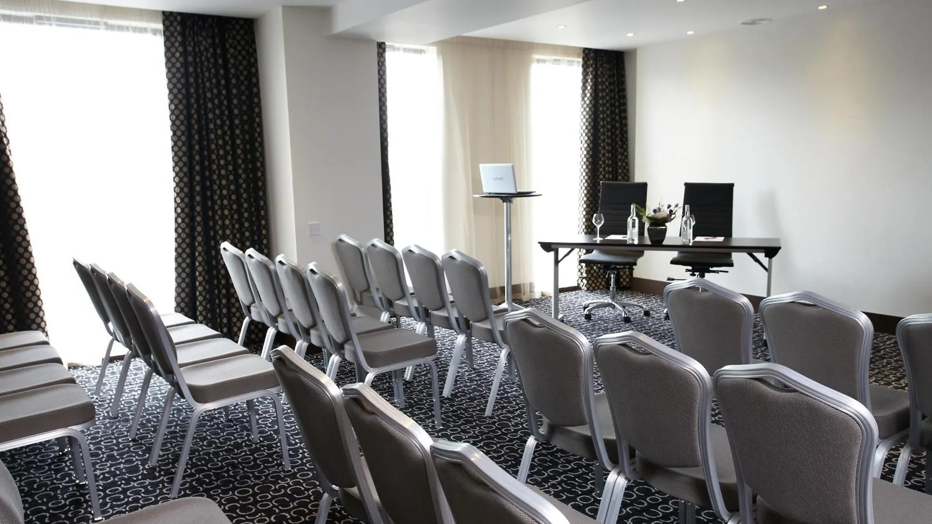 Park Grand Heathrow Hotel Hounslow 4*,